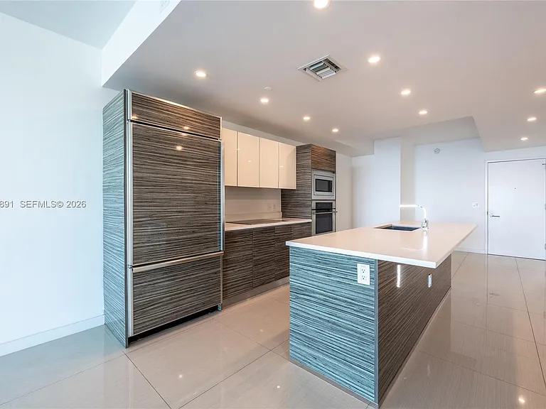 460 NE 28th St #707 — Photo 5