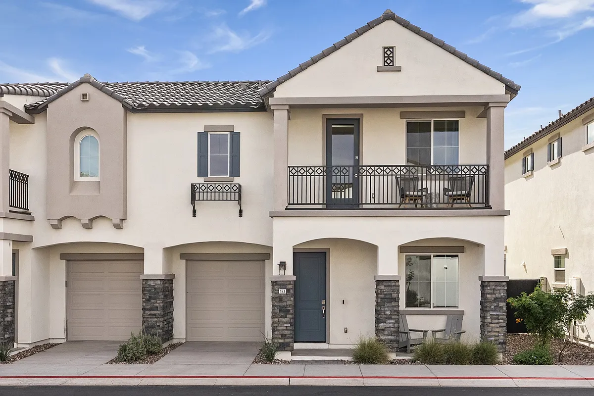 Building Photo - The Stately Queen Creek