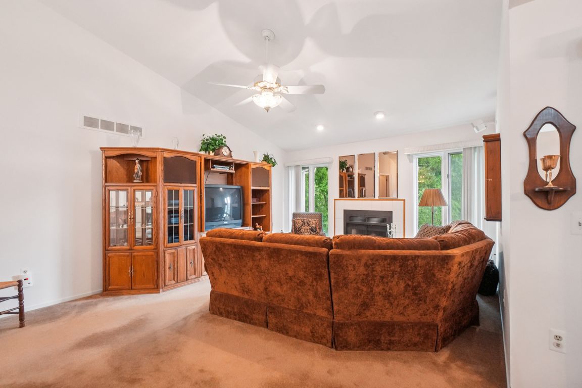 Hillcrest Cir-S1707-011.jpg