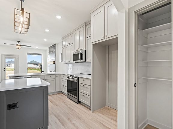 5th image of 1704 Gerald Shay Rd