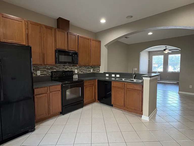 13036 Surfside Dr — Photo 4