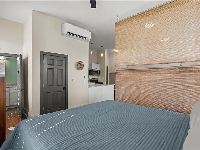 127H W Evans St — Photo 11