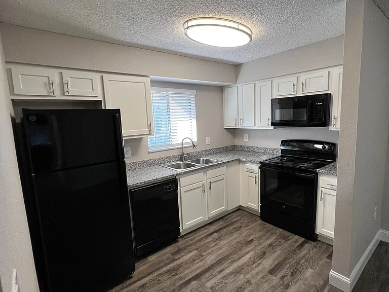 Oakbrook Village Apartments — Photo 56