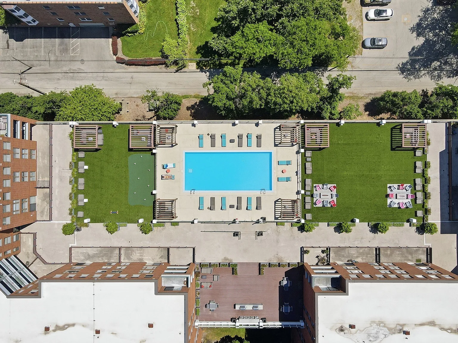 Evanston Place — Photo 3