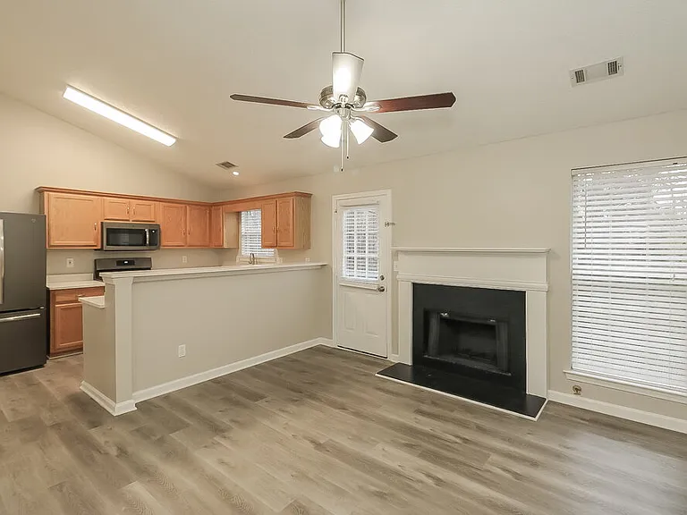 9447 Rollinghills Dr — Photo 4