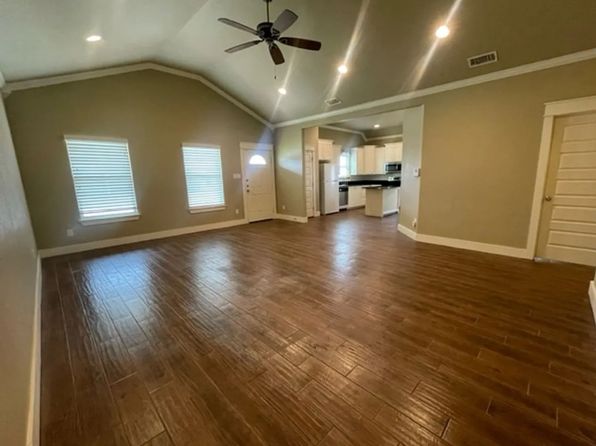 1202 Cabernet Dr