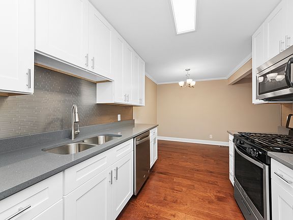 5th image of 2312 Carnation Dr #2312