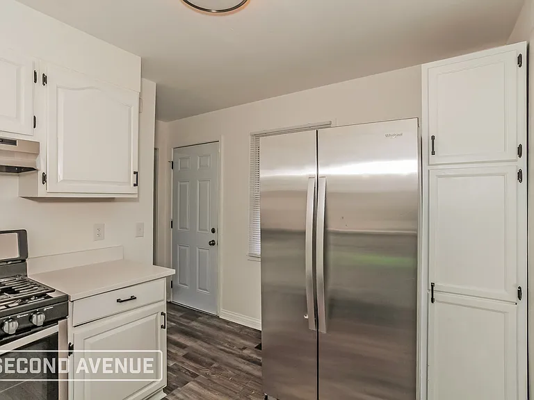 6106 Graceland Ave — Photo 8