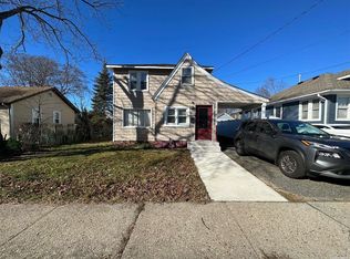29 Benjamin St, Bay Shore, NY 11706