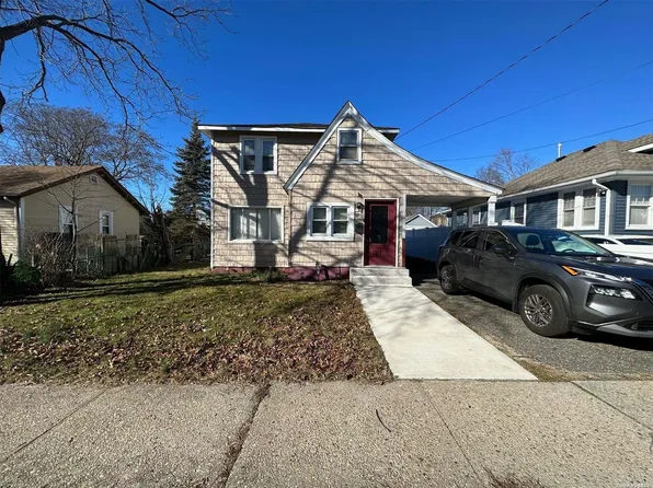 29 Benjamin Street, Bay Shore, NY 11706
