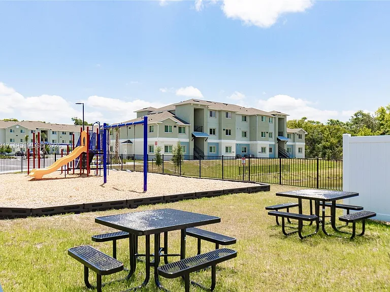 8247 Tanager Sq #301 — Photo 4