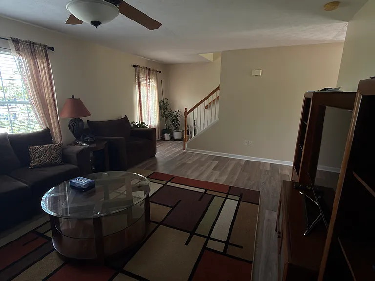 525 Pointe Dr — Photo 8