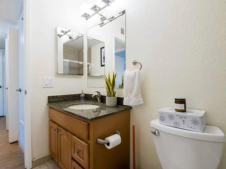 2468 W Bayshore Rd #5 — Photo 16