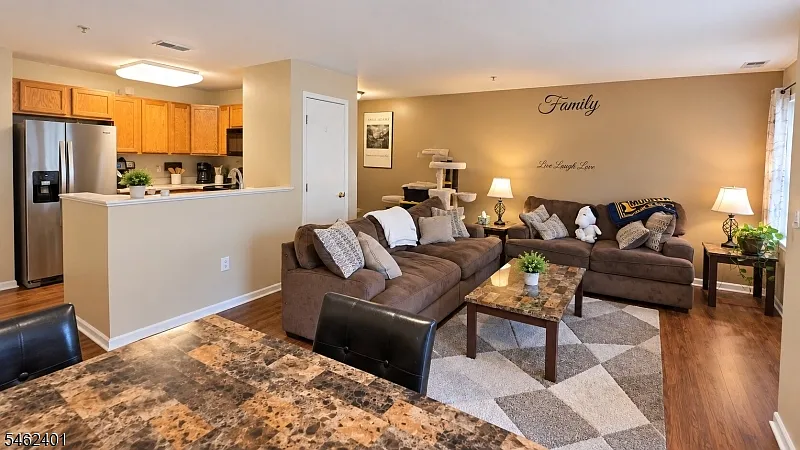 2 bed, 2.0 bath, $2,500 — Photo 3