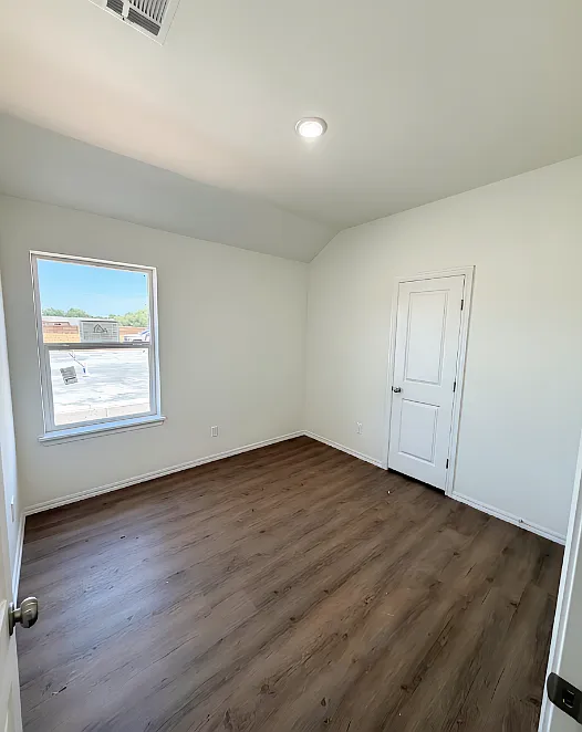 3 bed, 1200 sqft, $1,640 — Photo 3