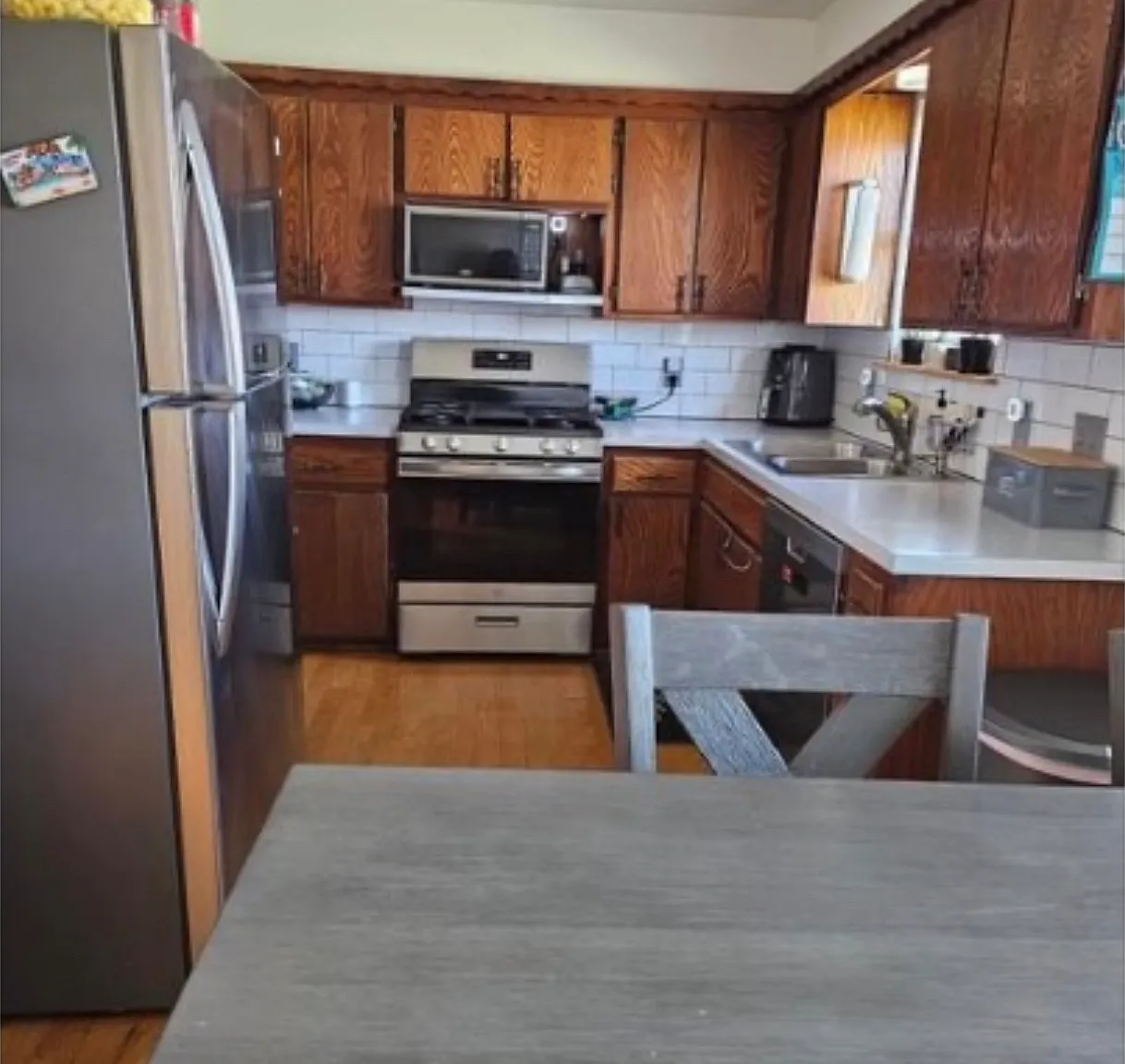 3 bed, 1.5 bath, 1240 sqft, $1,350 — Photo 2