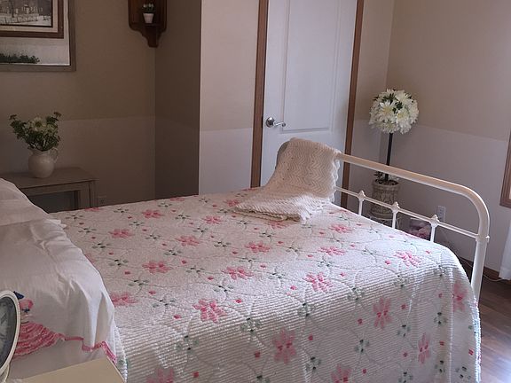 Mainfloor 2nd bedroom