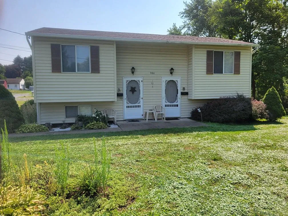 306 Linden St — Photo 1