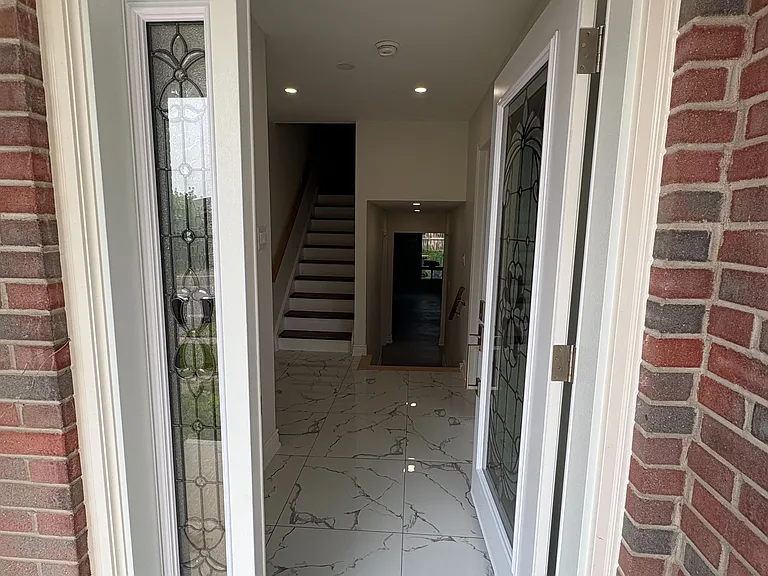 44 Sylvia St — Photo 3