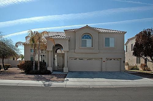 Desert Landscaping 3 car gar