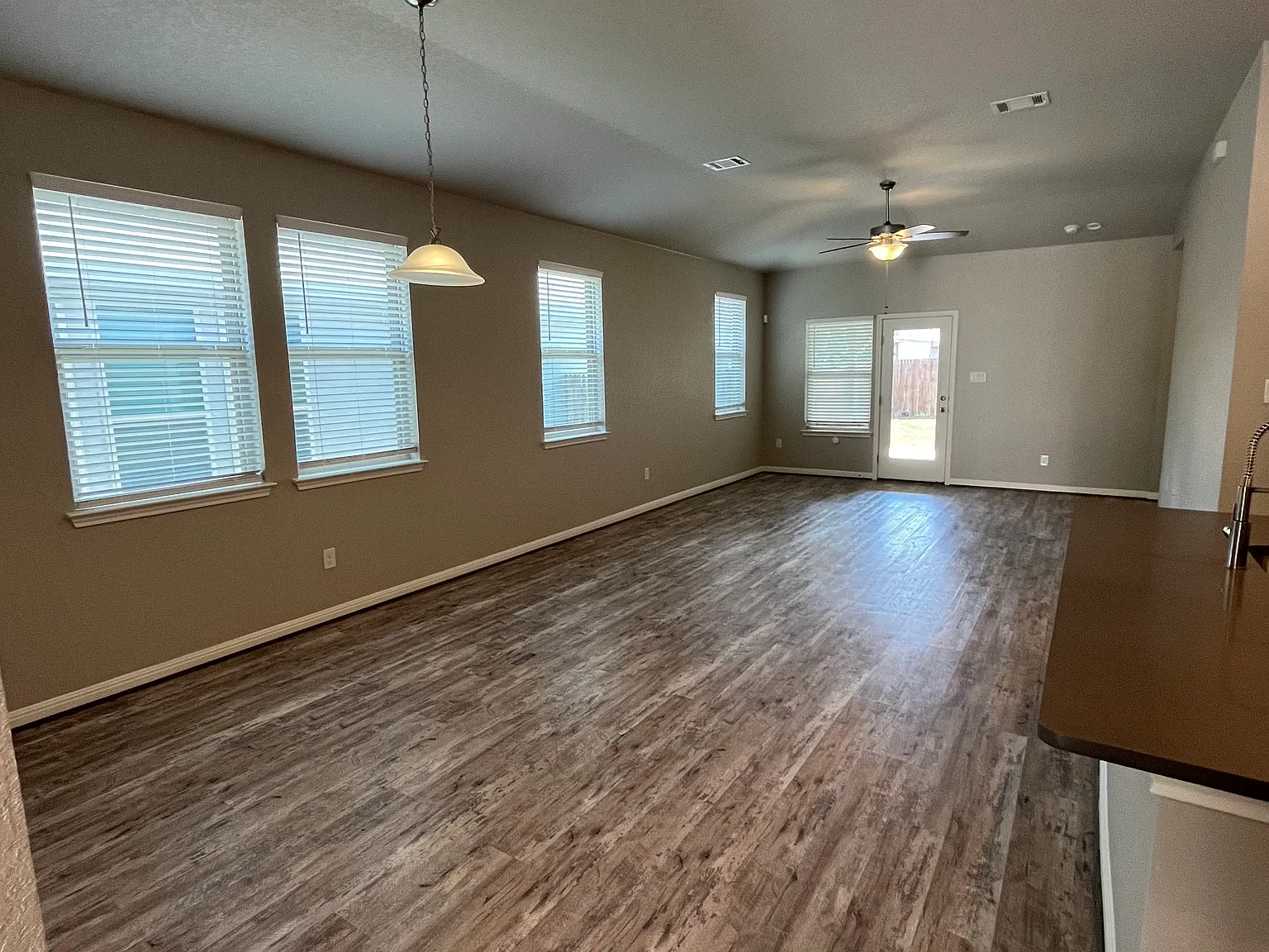 3 bed, 1618 sqft, $2,000 — Photo 4