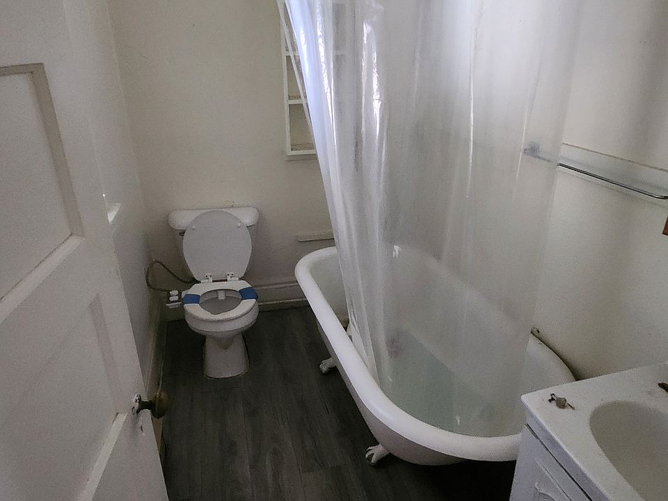 1st image of 634 Holly Ave