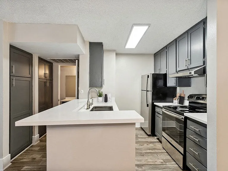 Madison Park — Photo 12