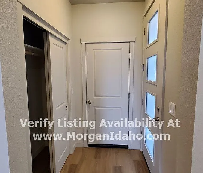 376 N Tessa Ln — Photo 2
