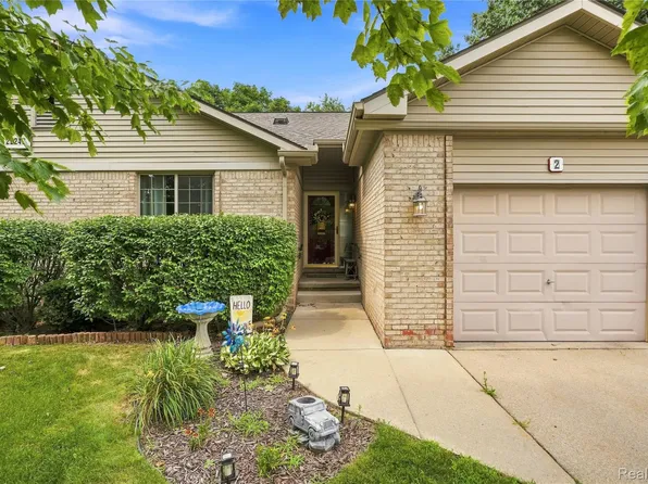 22240 Quail Run Cir Unit 2, South Lyon, MI 48178