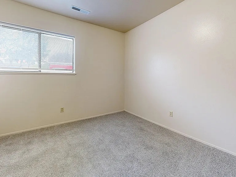Irish Hills Apartments — Photo 24