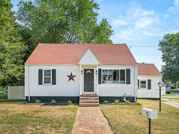12 Paulette Ave, Dracut, MA 01826