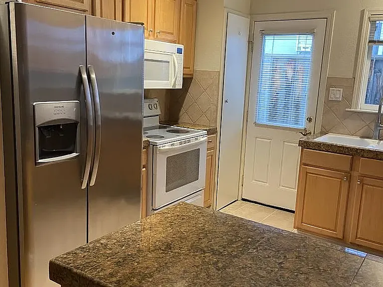 2951 Driftwood Dr — Photo 4