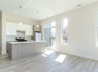 662 N Sangamon St #301, Chicago, IL 60642