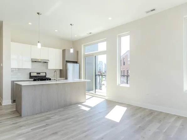 662 N Sangamon St #301, Chicago, IL 60642