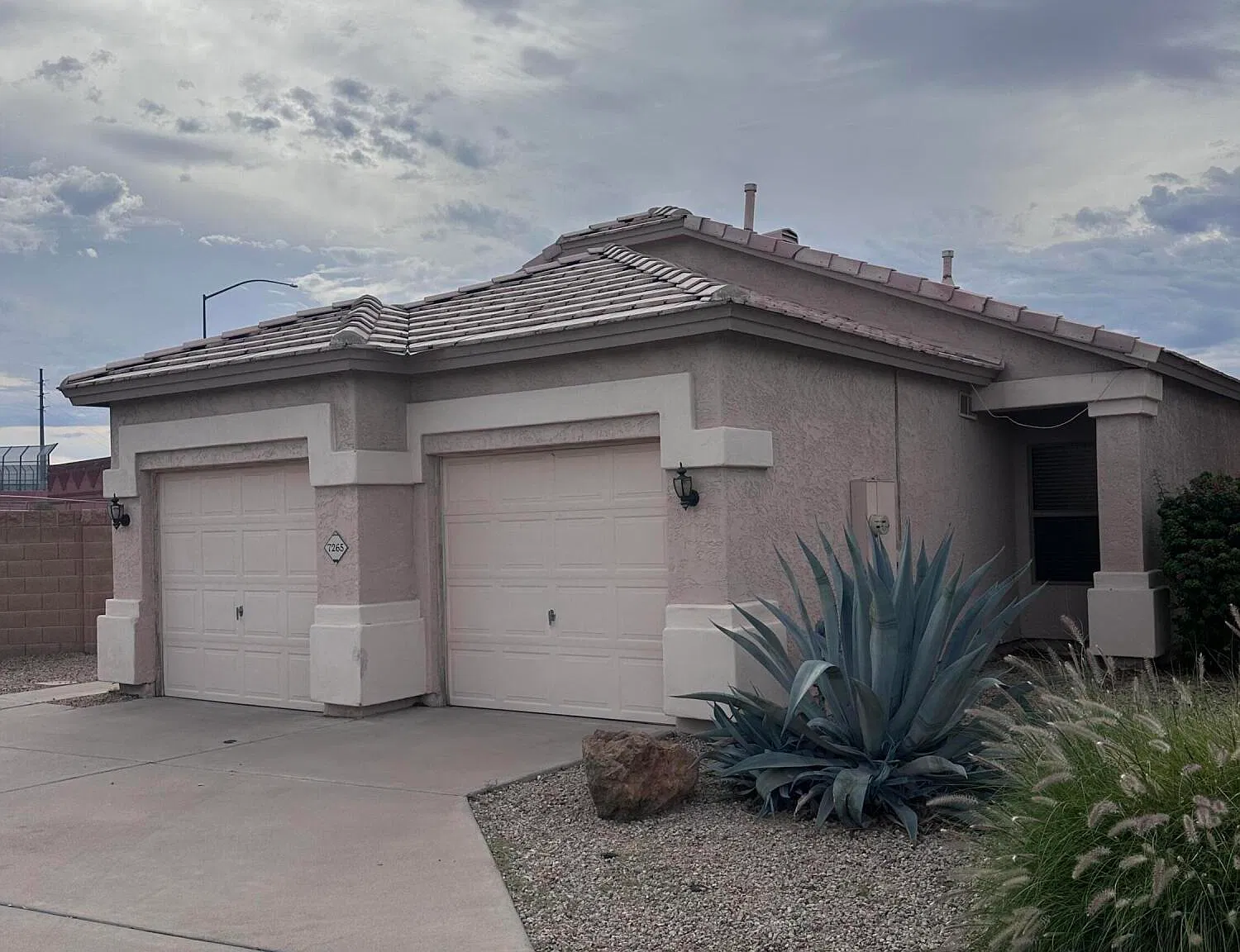 3 bed, 2.0 bath, 1310 sqft, $2,000 — Photo 2