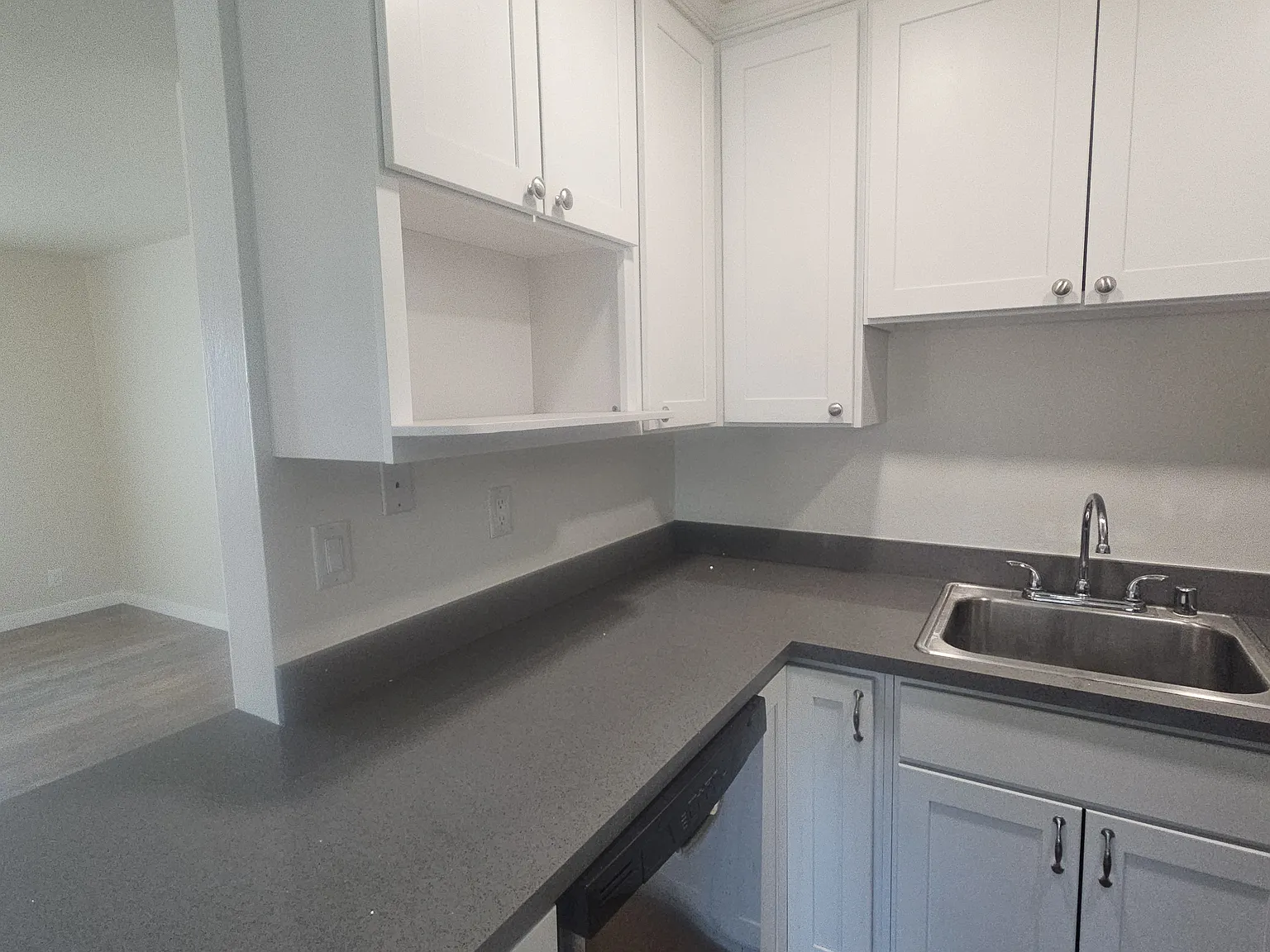 2 bed, 900 sqft, $2,800 — Photo 3