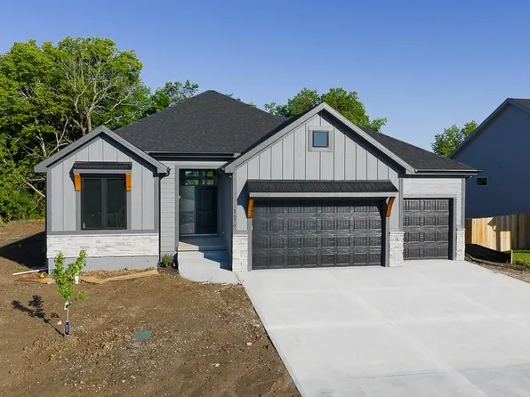 1676 N 163rd St, Basehor, KS 66007