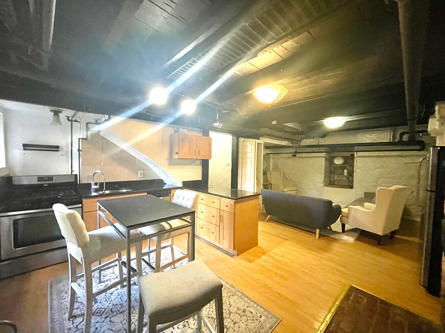 2 bed, 750 sqft, $3,600 — Photo 3