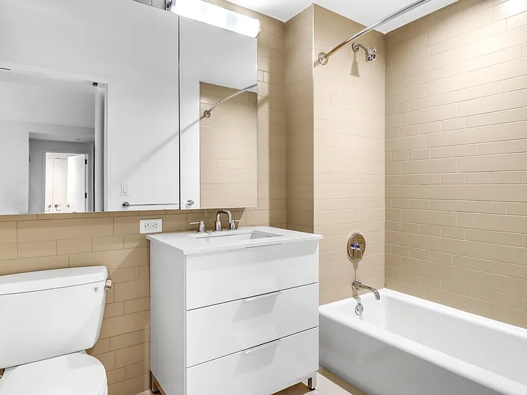 535 W 43rd St S #9GG — Photo 3