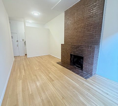 3rd image of 304 E 78th St #3
