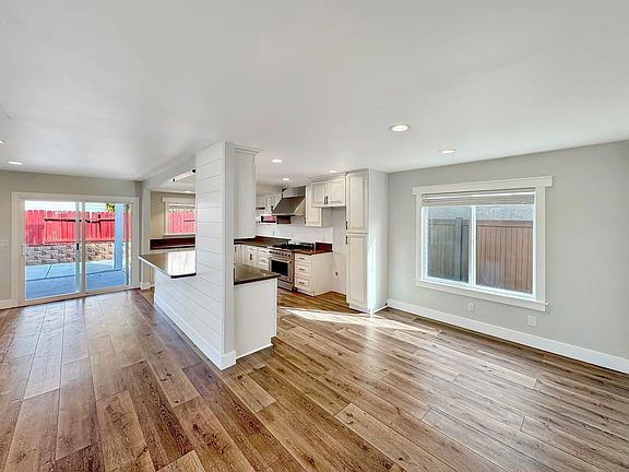 5th image of 30645 Lake Point Dr