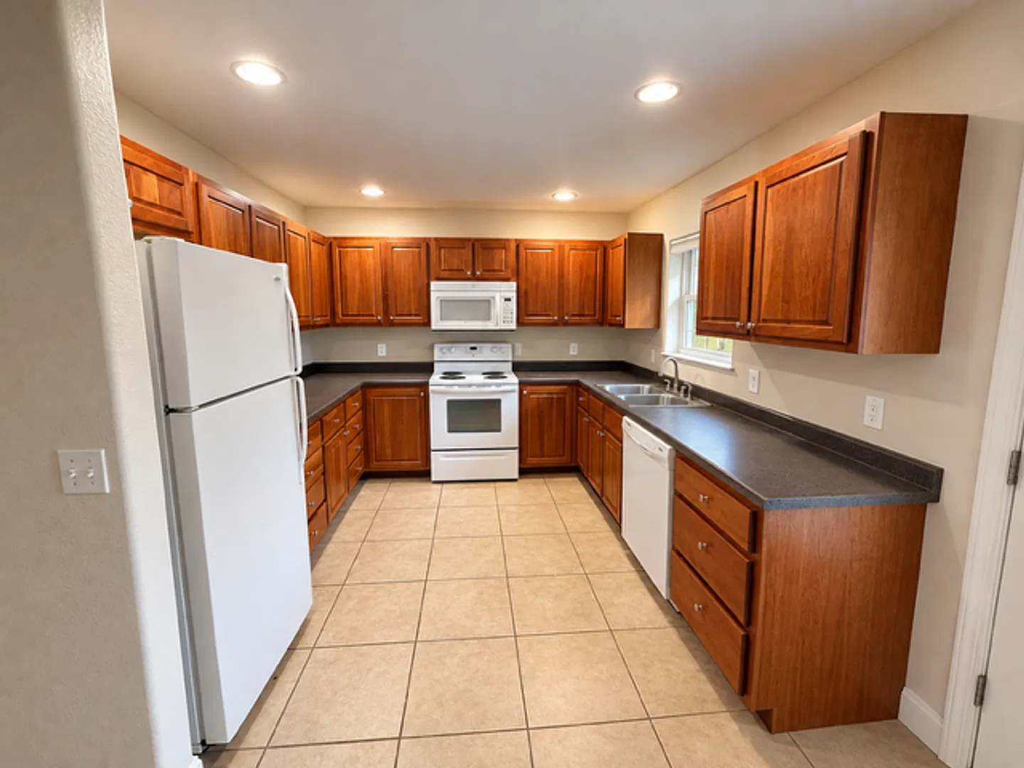 2-bedroom Duplex — Photo 3