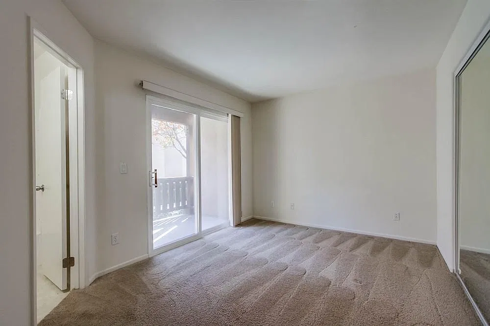 3 bed, 1044 sqft, $3,300 — Photo 4