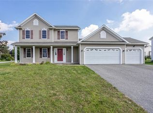 4 Caitlin Trl, West Henrietta, NY 14586