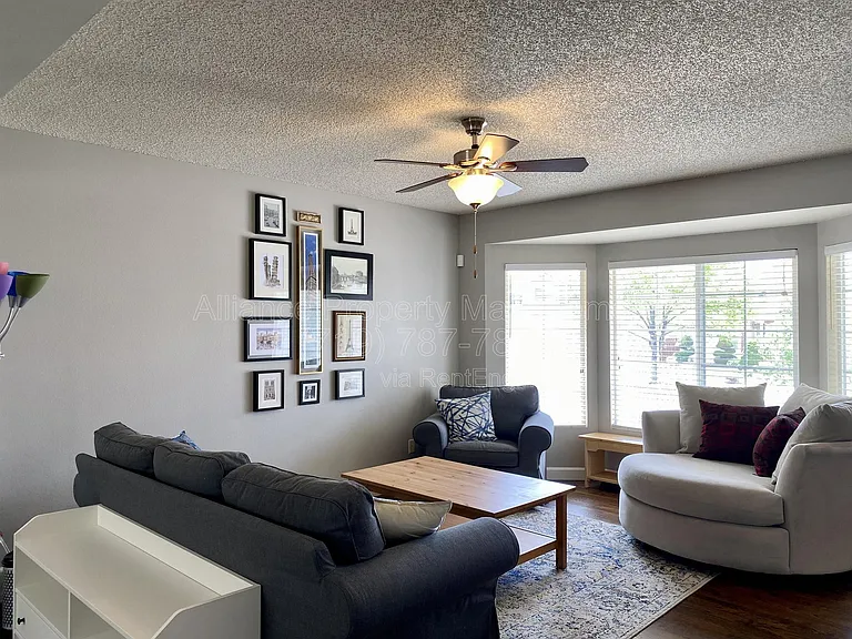 2825 Dristol Dr — Photo 4