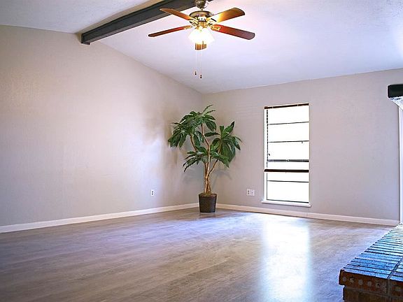 4th image of 702 Jeff Davis Dr