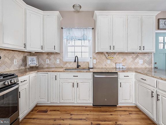 3rd image of 11005 N Lamont Ct