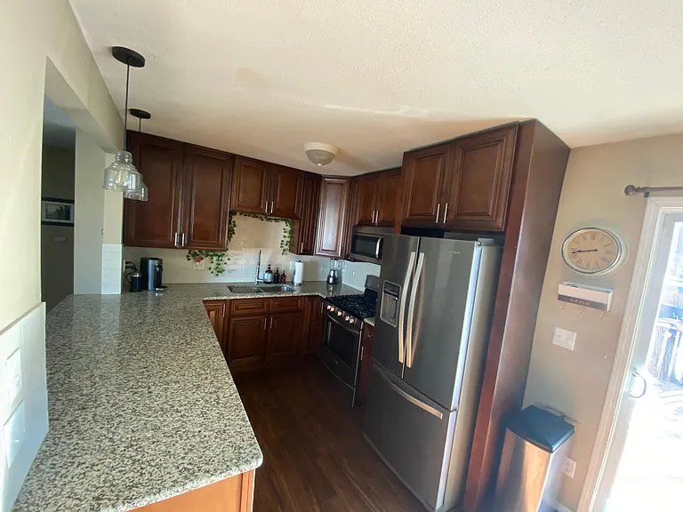 5945 Sunset Rd — Photo 2