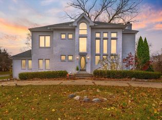 5871 Three Ponds Ct, West Bloomfield, MI