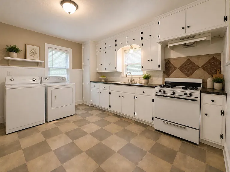 621 Speed St — Photo 4